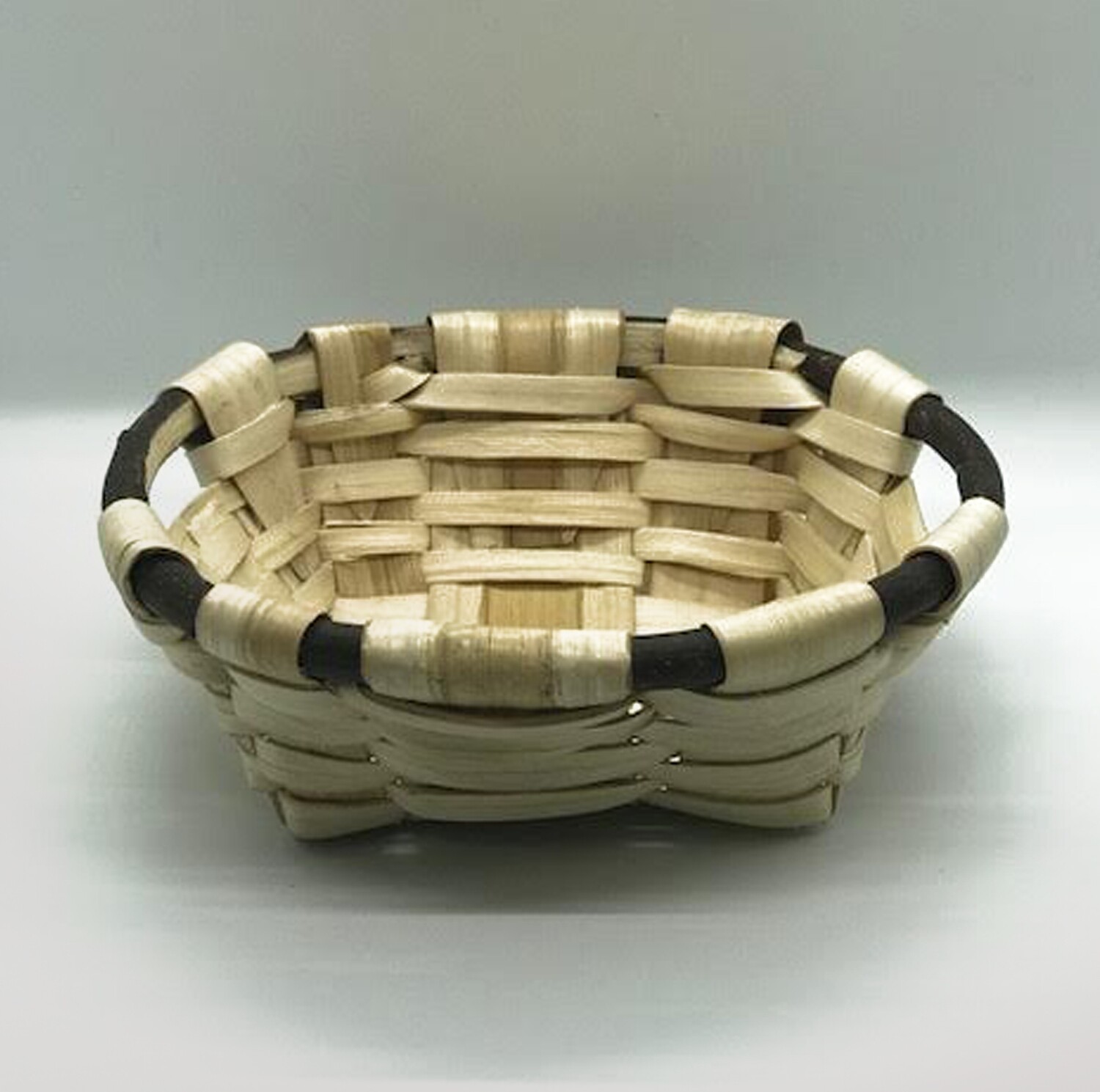 Basque bread basket [Sagartoky Canasta sidrería]