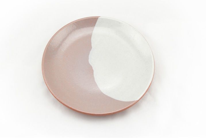 White decorated clay plate (23cm)