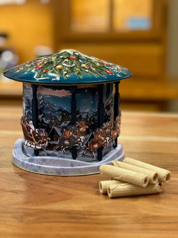 LA ABUELA ASUNCION, christmas musical carousel tin with cinnamon wafers (300 g)