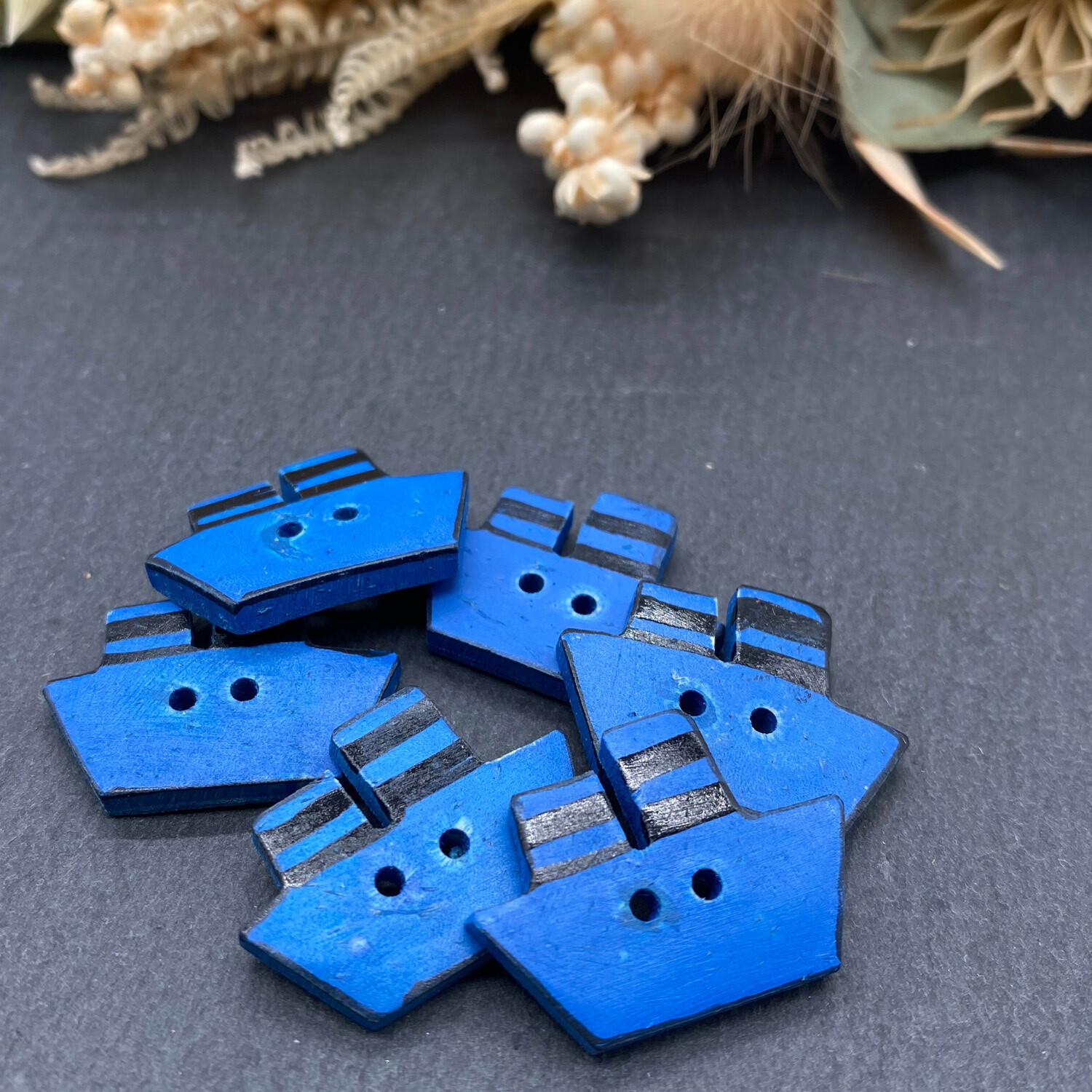 Knopf (Cocos) Dampfer blau/schwarz - 25 × 17 mm