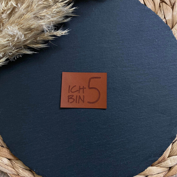 Kunstleder Label ICH BIN 5 4,5 × 3,5 cm