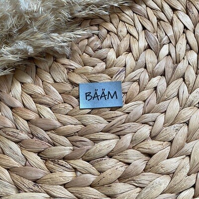 Kunstleder Label BÄÄÄM 4 × 2 cm Kunstleder Label BÄÄÄM 4 × 2 cm