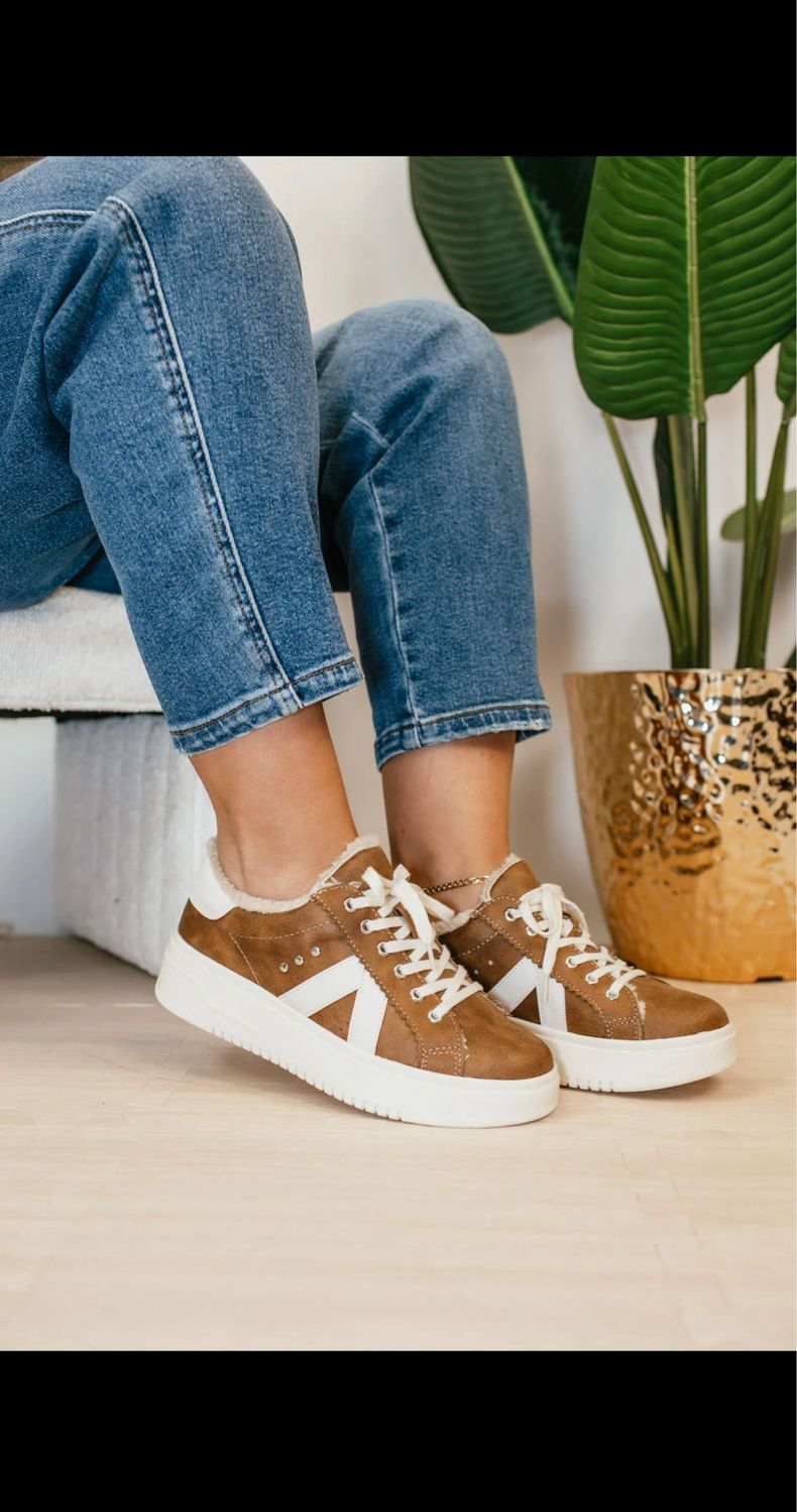 TAILGATE -- TAN TAILGATE -- TAN