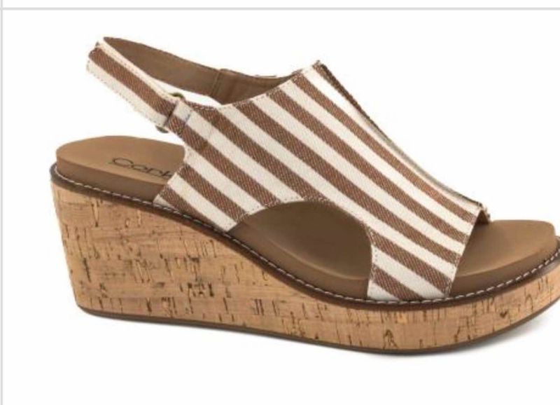 HEY GIRL Carley Wedges
