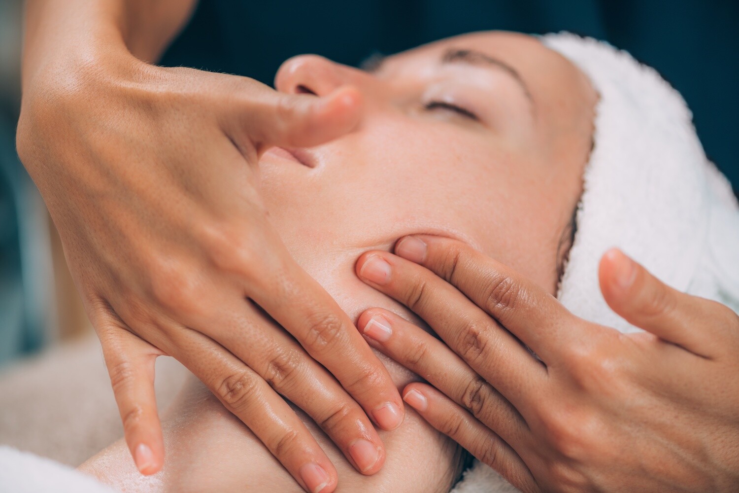 Massage facial japonais et drainage lymphatique du visage
