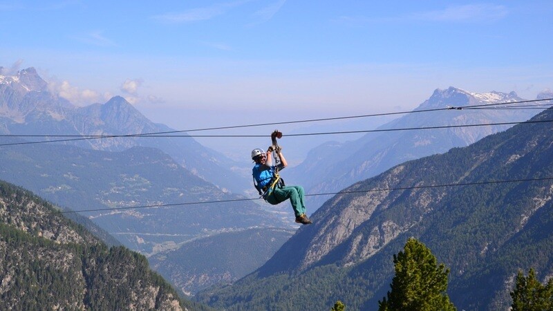 Descente en Tyrolienne de la Breya