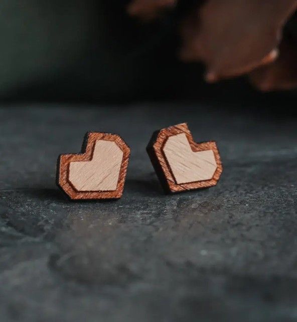 Clous d'oreilles en bois Coeur - Wooper.ch