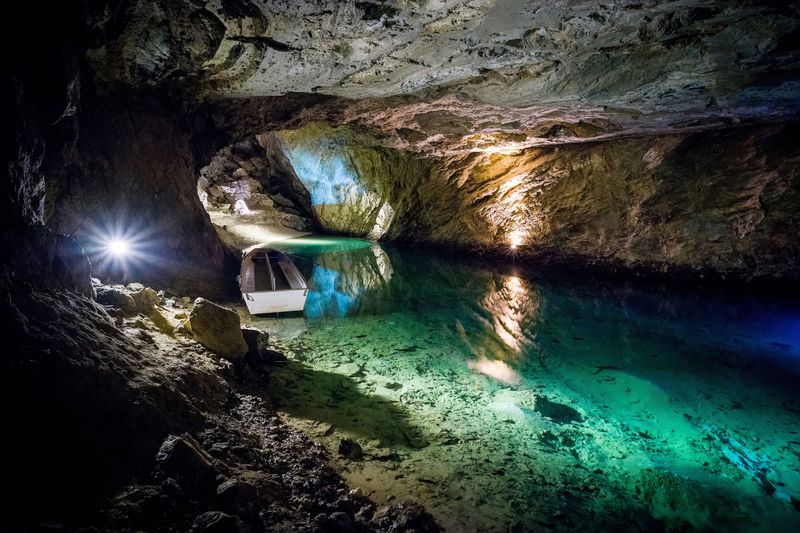 Visite guidée du lac souterrain avec planchette valaisanne 2 personnes