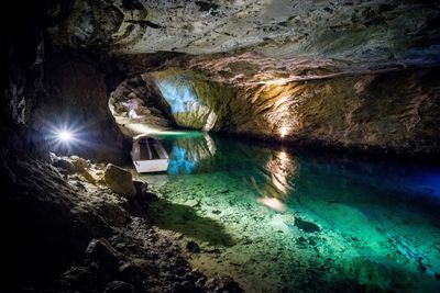 Visite guidée du lac souterrain avec planchette valaisanne 2 personnes