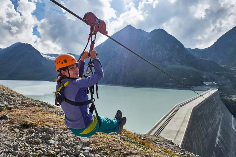 Descente en tyrolienne du barrage de la Grande Dixence