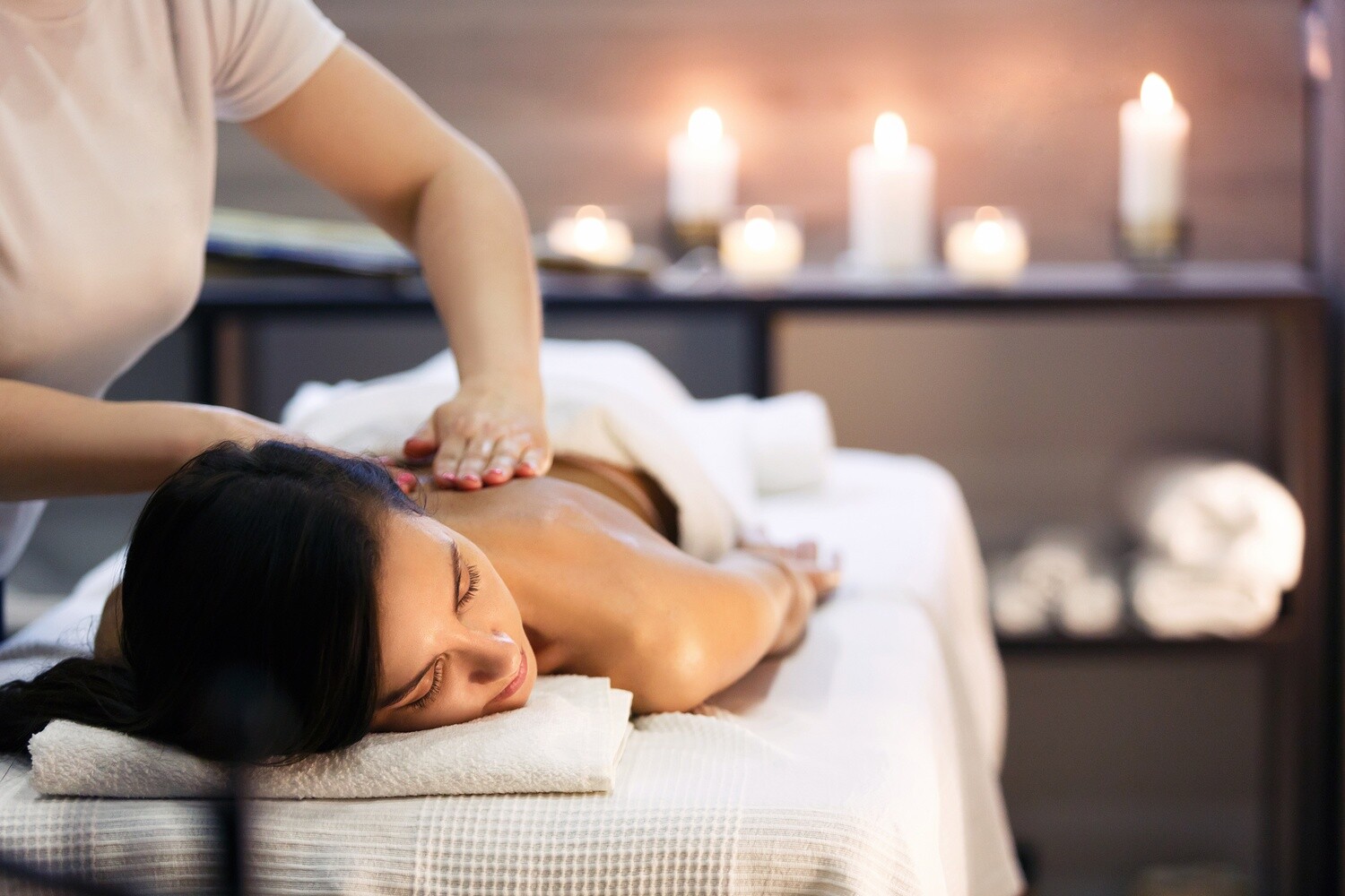 Massage dorsal aux huiles essentielles