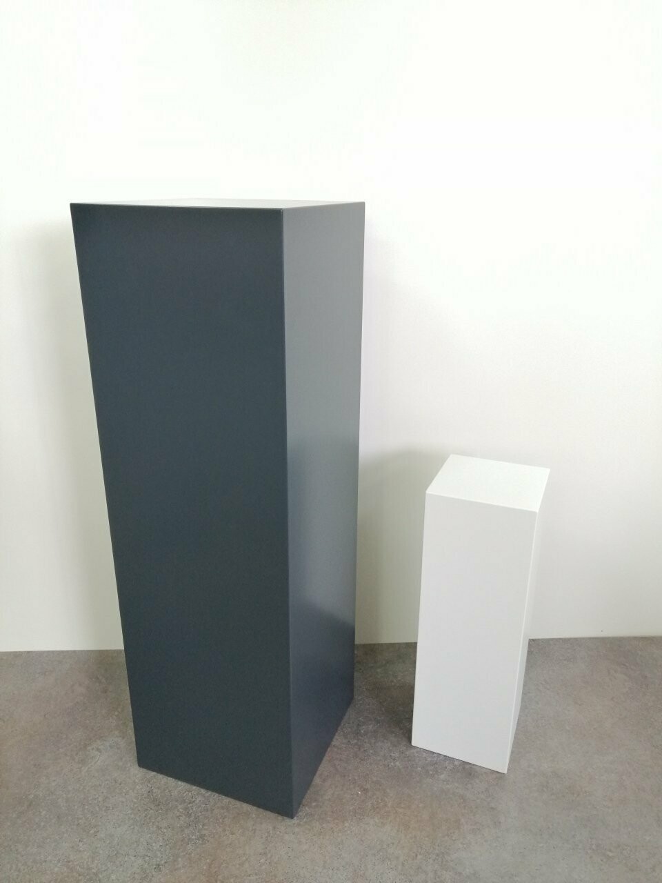Galeriesockel - MDF -  Anthrazitgrau seidenmatt RAL 7016