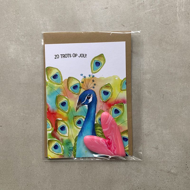 Zo trots op jou! (pauw) Met hartvormig koelkast magneetje!