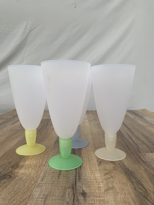 NEW Tupperware Pastel Sheer Parfait

Pudding Jello Dessert Cups Glasses Set of 4