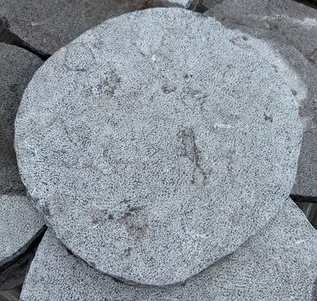 Bluestone Pavers (Round) Bluestone Pavers (Round)