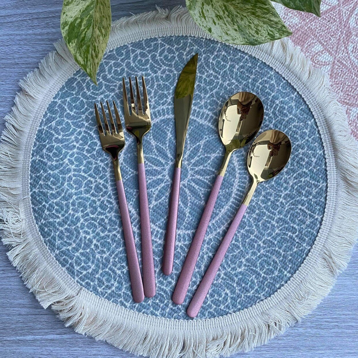 Tonica 20pc Cutlery, Color: Gold, Handle: Pink