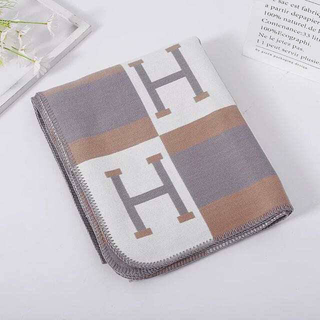 Hisana Blanket - Gray/Beige