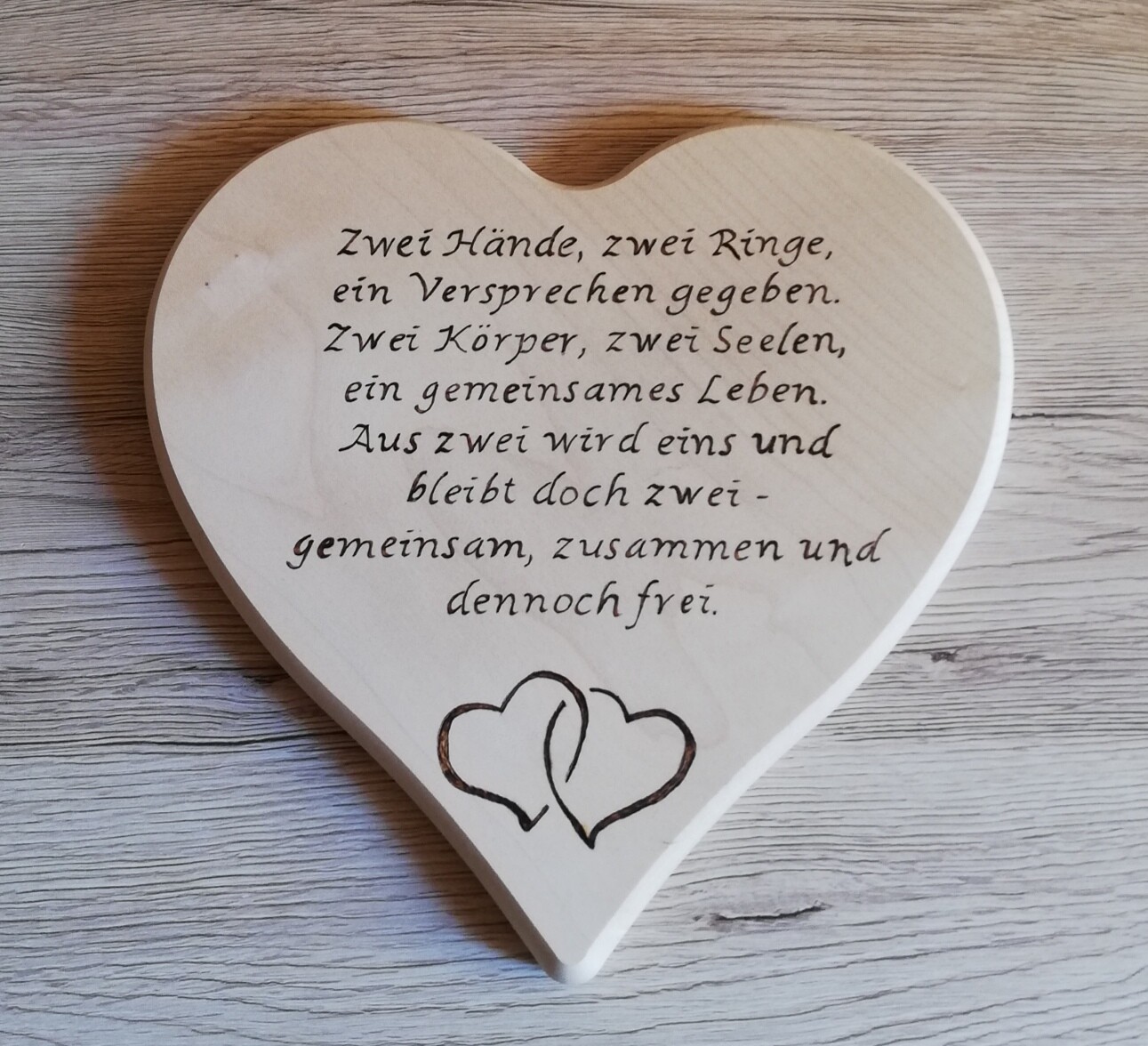 Zwei Hände zwei Ringe Zwei Hände zwei Ringe