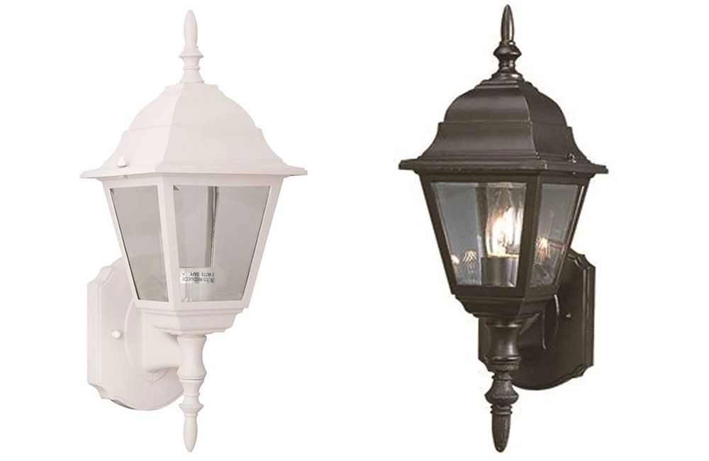 TRADITIONAL WALL LANTERN