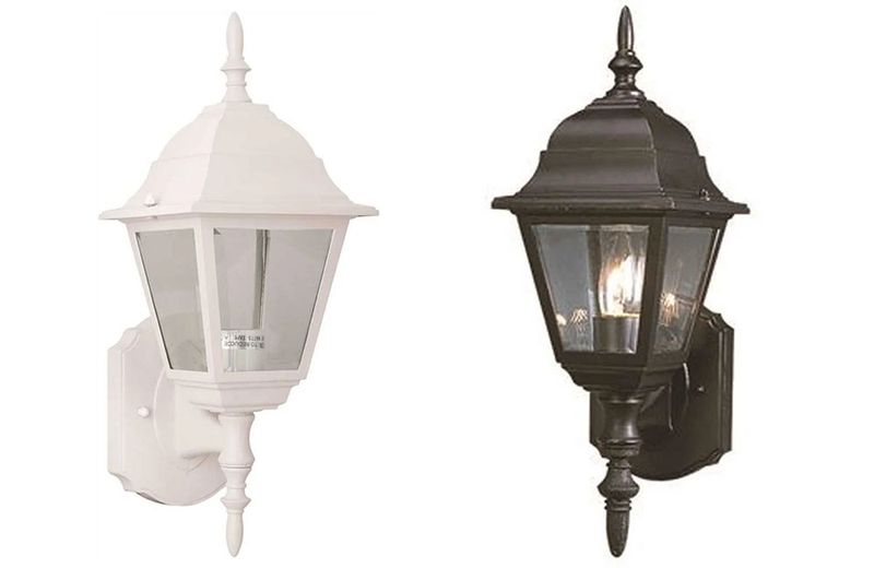 TRADITIONAL WALL LANTERN