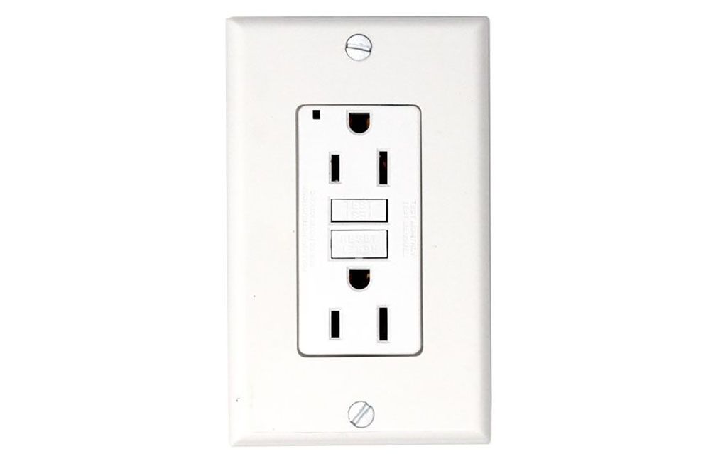 GROUND FAULT INTERRUPTER RECEPTACLE w/ PLATE, Color: White 222889