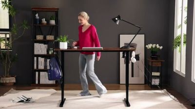 Yoyomax Escritorio Eléctrico de Pie, Escritorio Ajustable en Altura, Escritorio Ergonómico de 55 x 24 Pulgadas con Memoria Preestablecida y Soporte de Metal en Forma de T para Oficina en Casa