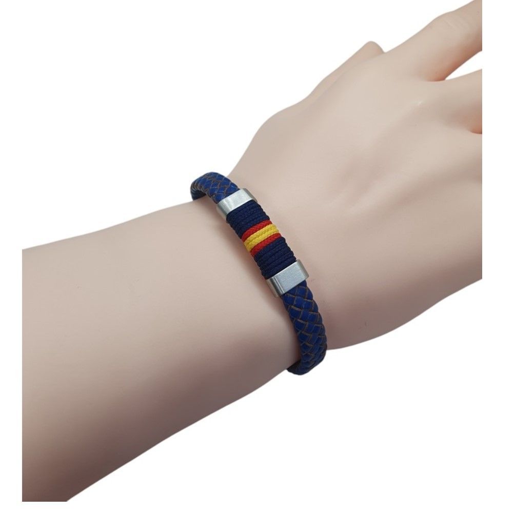 PULSERA FINA EN PIEL TRENZADA AZUL Y BANDERA DE ESPAÑA  GROSOR 7mm