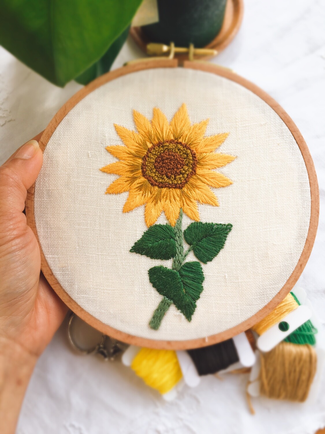 Flower Power Gift Box w. Dwarf Sunflower, Embroidery Kit