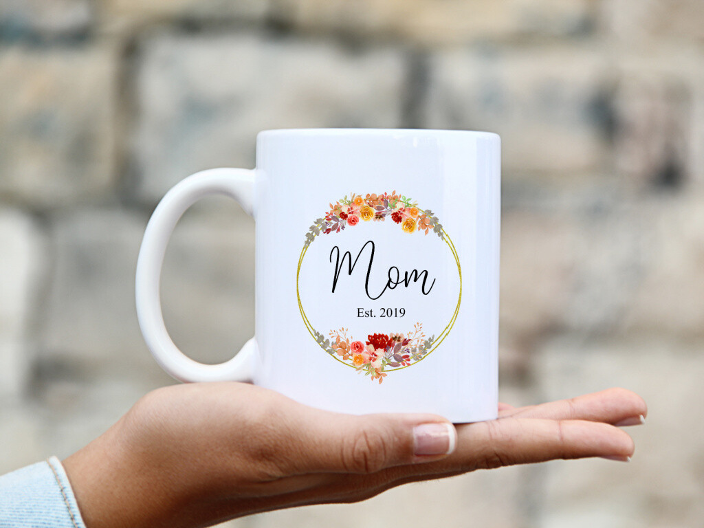 Mom Est Date With Wreath Mug