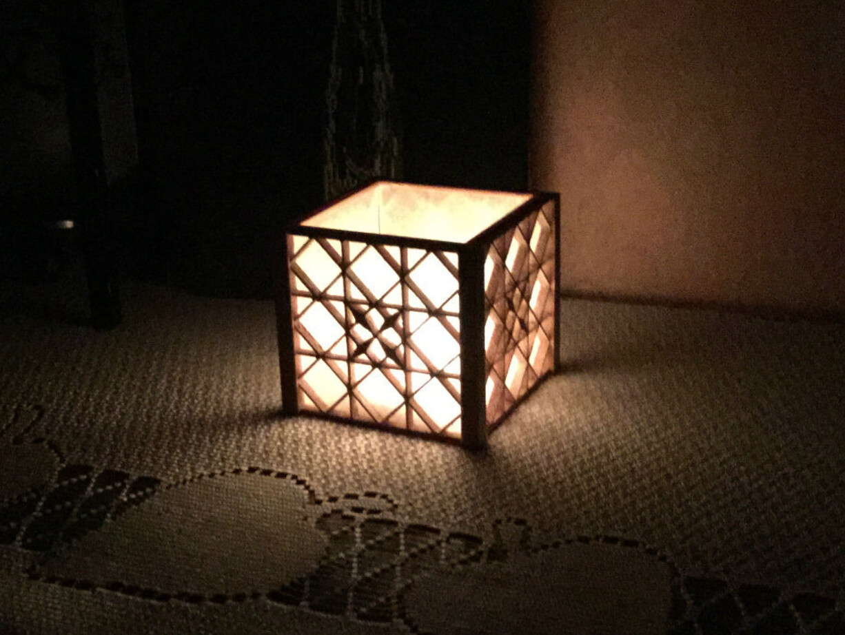 Lámpara/portavelas Kumiko en madera