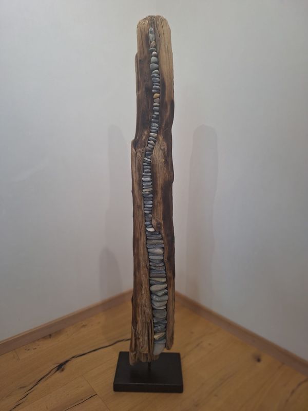 Treibholz / Schwemmholz Skulptur mit Steinen 209 Treibholz / Schwemmholz Skulptur mit Steinen 209