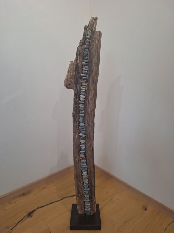 Treibholz / Schwemmholz Skulptur mit Steinen 210 Treibholz / Schwemmholz Skulptur mit Steinen 210