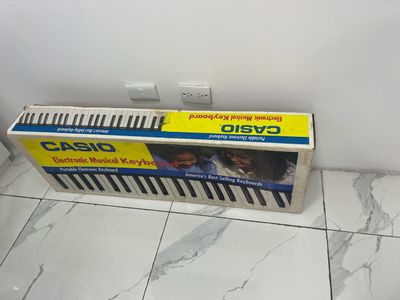 Teclado (Piano) Casio CTK-471 más de 400 canciones y más de 100 instrumentos (poco uso)