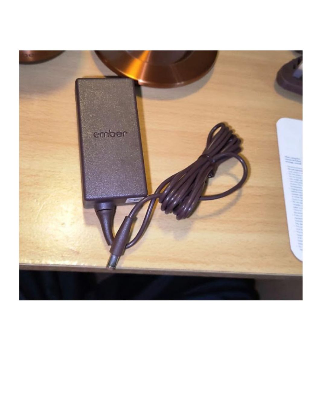 cargador ember 19v 2.1A