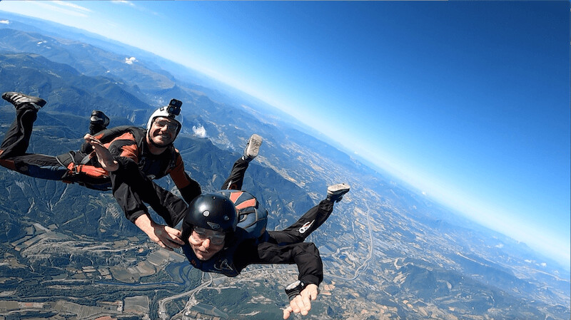 Saut d&#39;initiation à l&#39;autonomie parachutiste