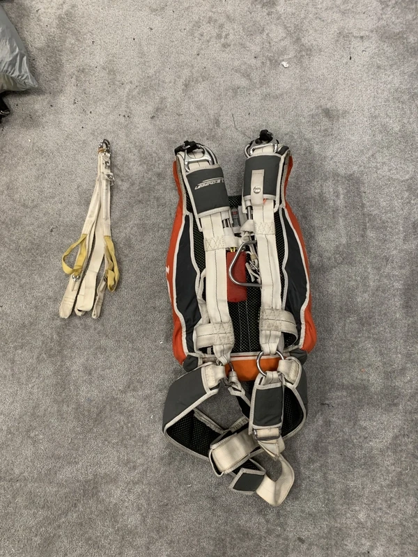 Harnais + secours + déclencheur : Atom Legend R + Techno 115 + Cypres 2 Expert