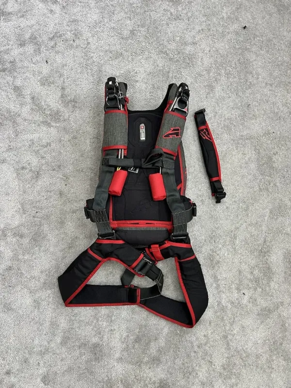 Icon NexGen I3 + Cypres Wingsuit + Smart LPV 150 + Epicene 170