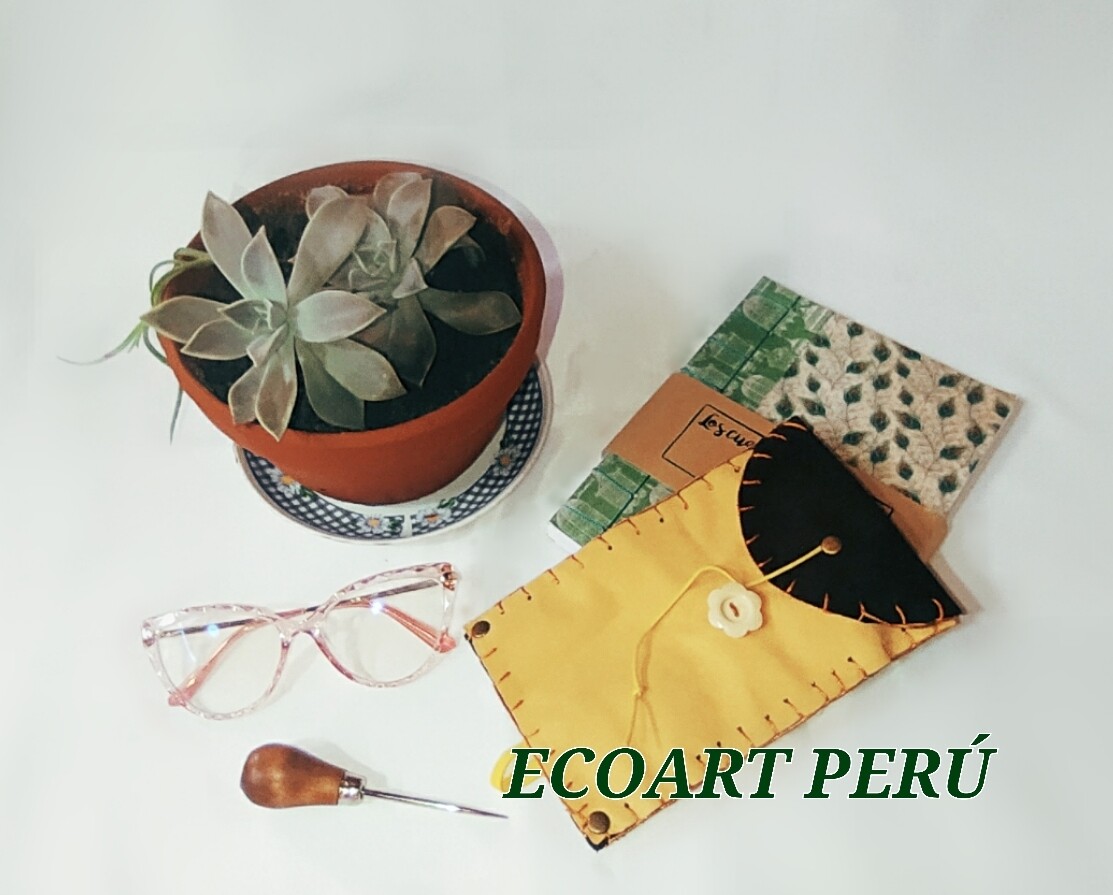 Pack cuaderno viajero y estuche.
