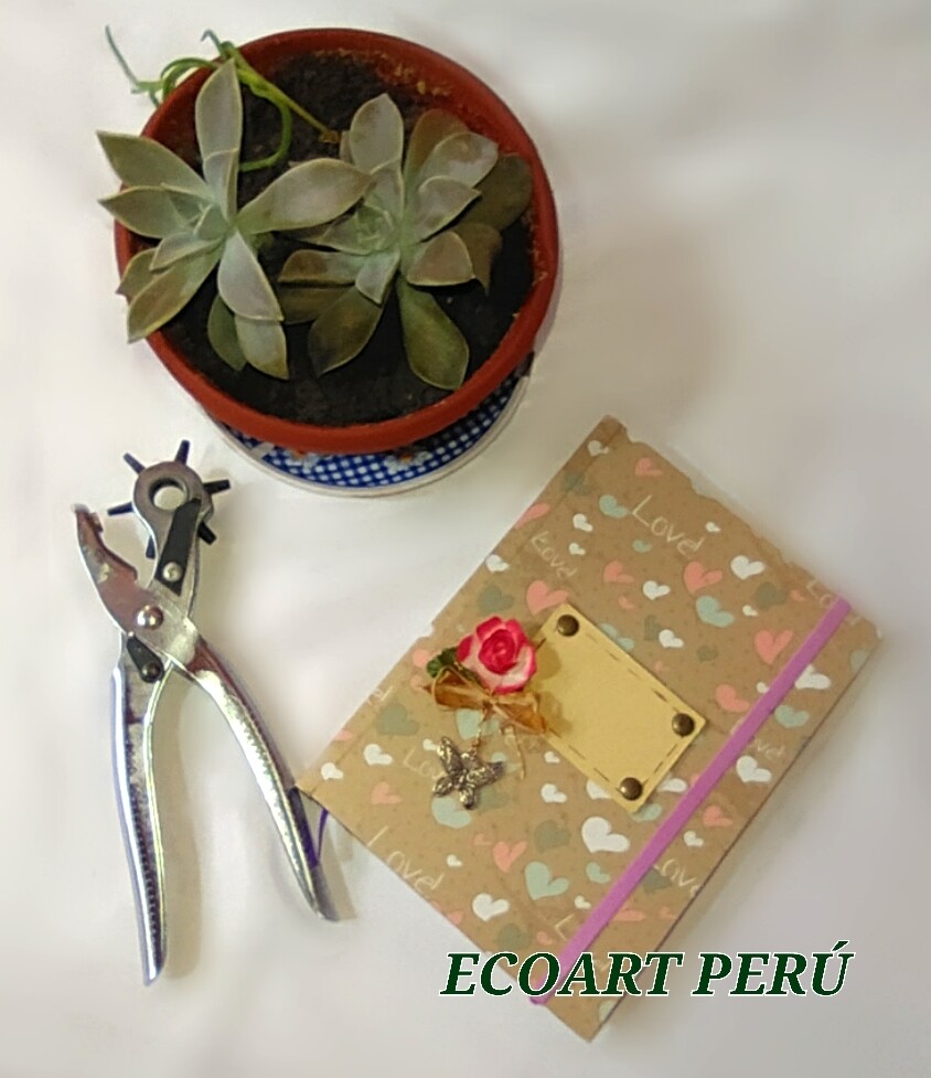 Pack cuaderno viajero y estuche.