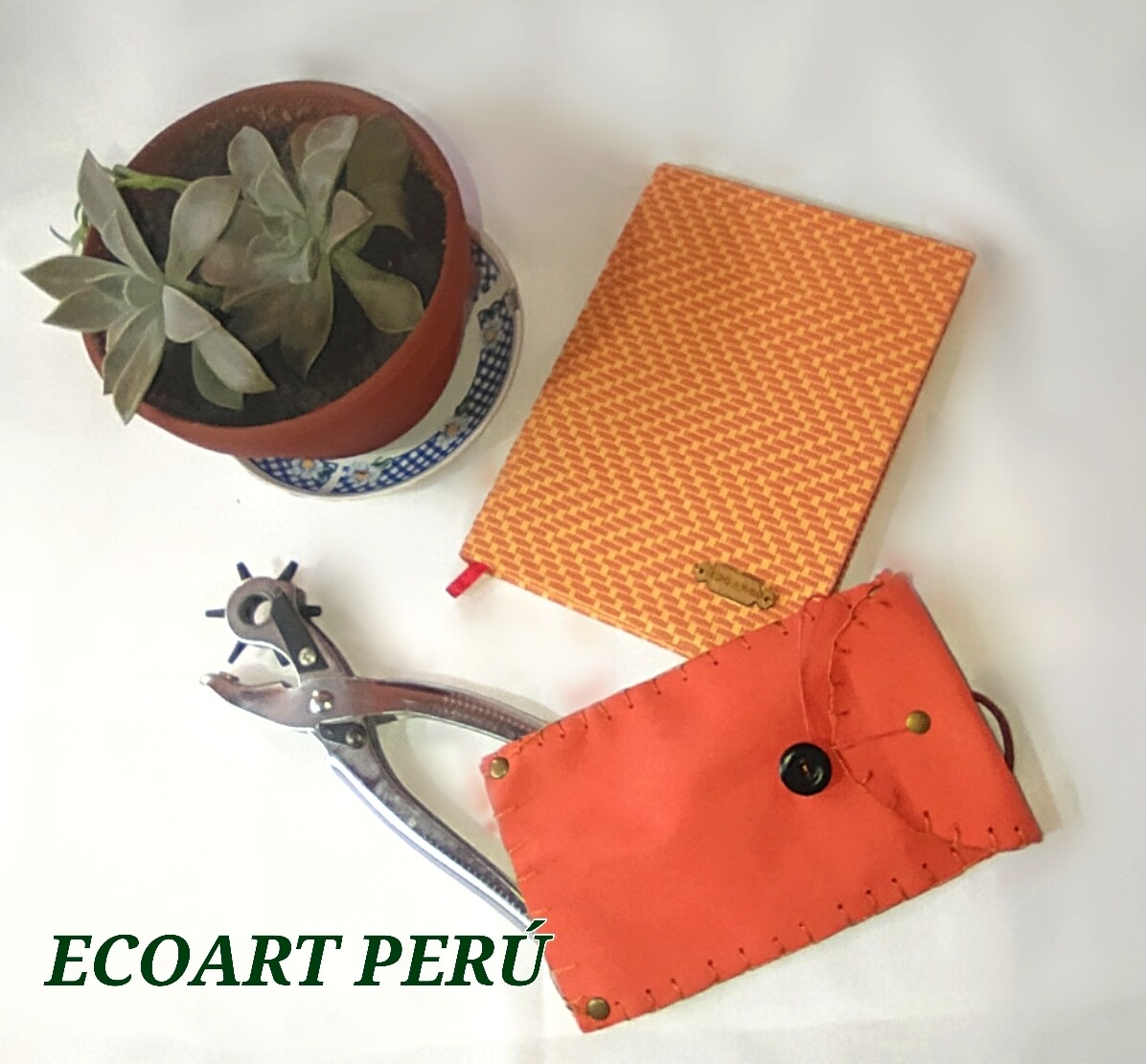 Pack cuaderno viajero y estuche.