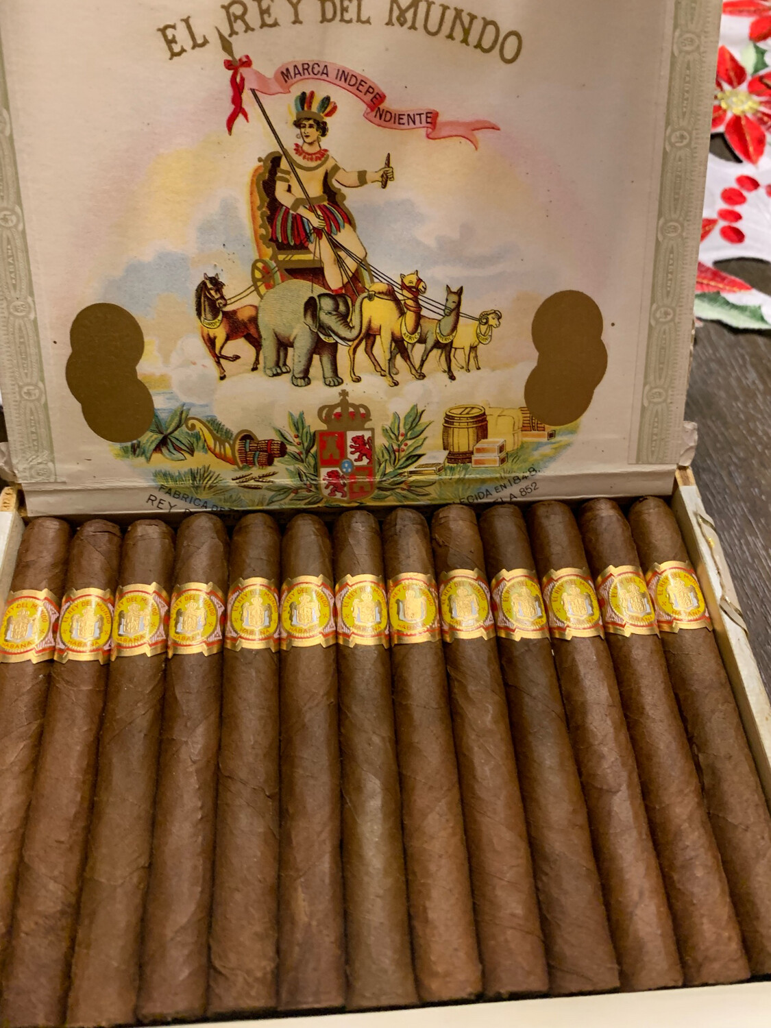 El Rey del Mundo Demi Tasse 2019 Dress Box of 25 cigars 