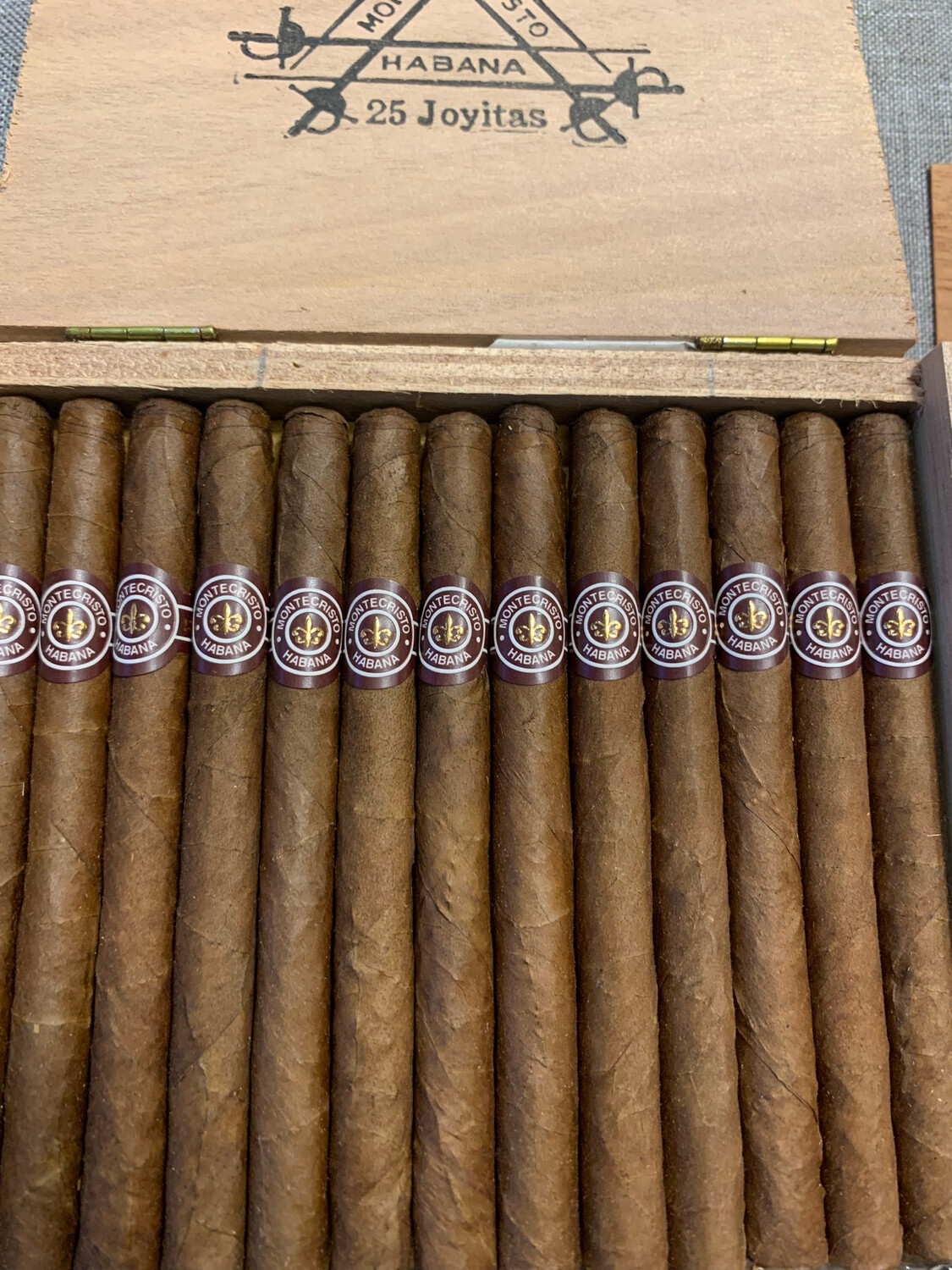 Montecristo Joyitas 2017 box Of 25
