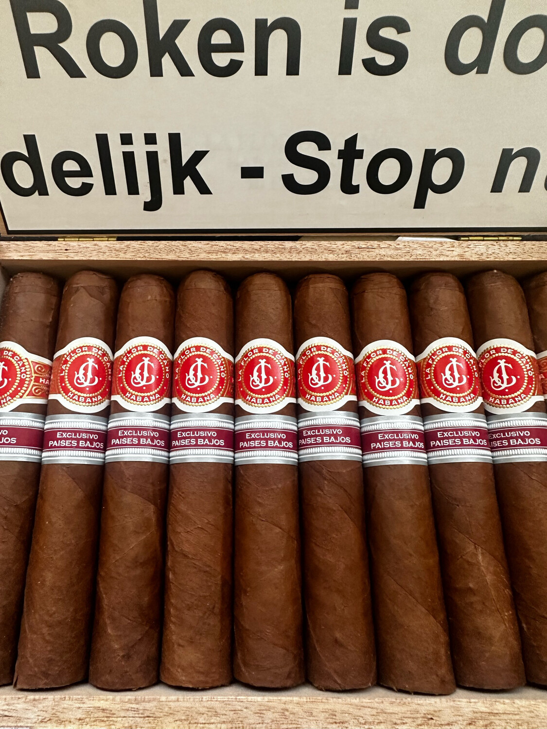 La Flor de Cano Robusto Exlusivamente Para PAISES BAJOS numbered Box 7960/10000