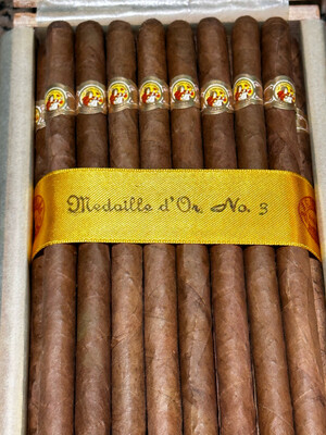 La Gloria Cubana Medaille d&#39;Or No.3 2002 Varnished 8-9-8 RARE VINTAGE Box of 25 cigars