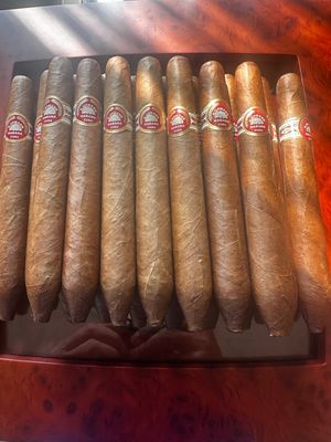 H.Upmann Supremas No.2 Réplica de Humidor Antiguo Replica Antique Humidor Series