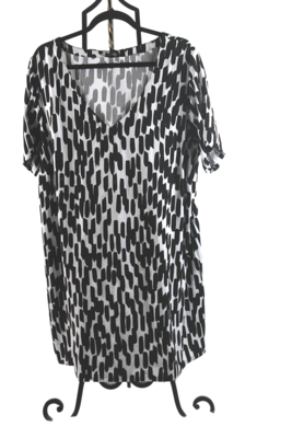 Jale/Black and White Tunic