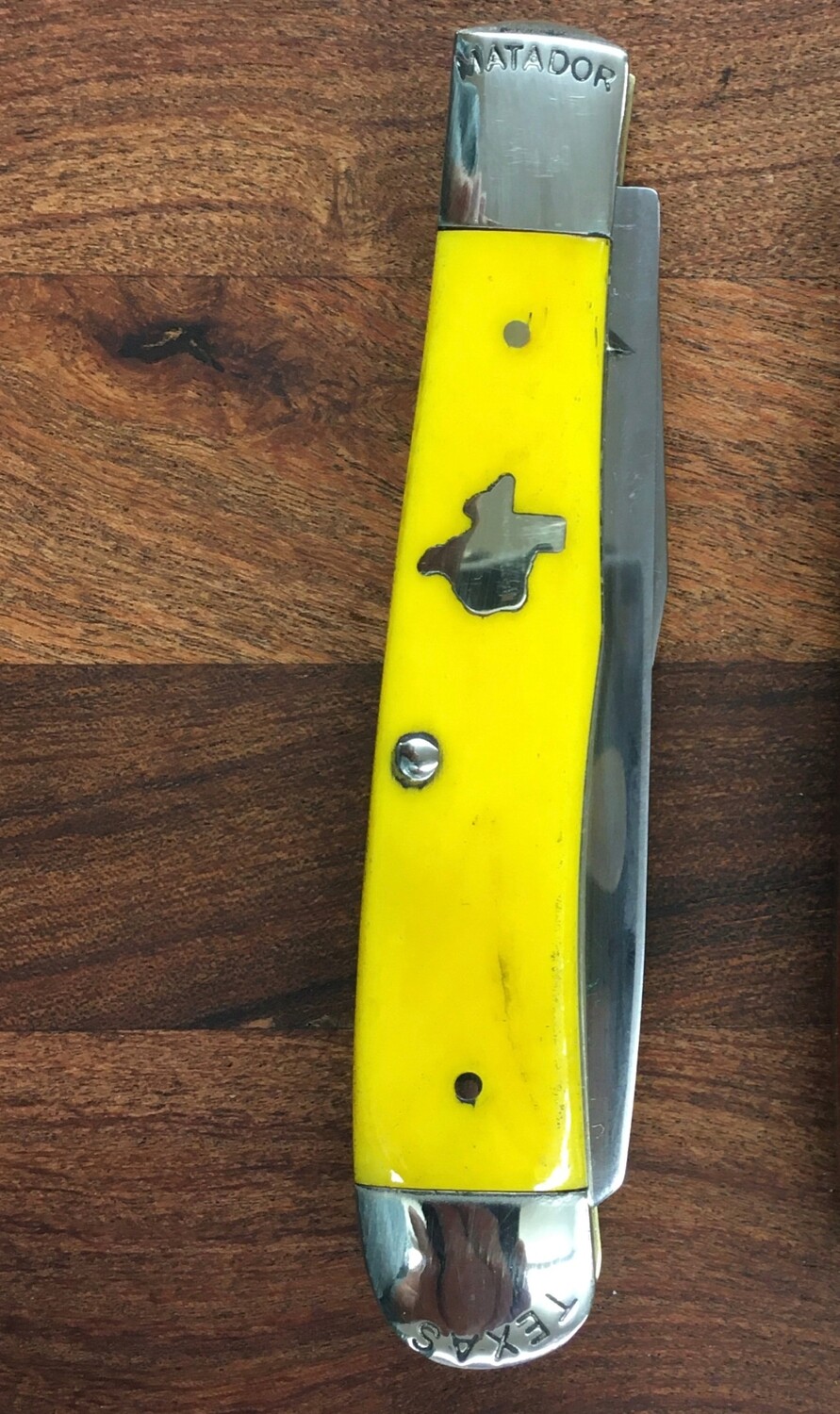 5202UTX 41/8 Yellow  Bone Knife with Texas Star