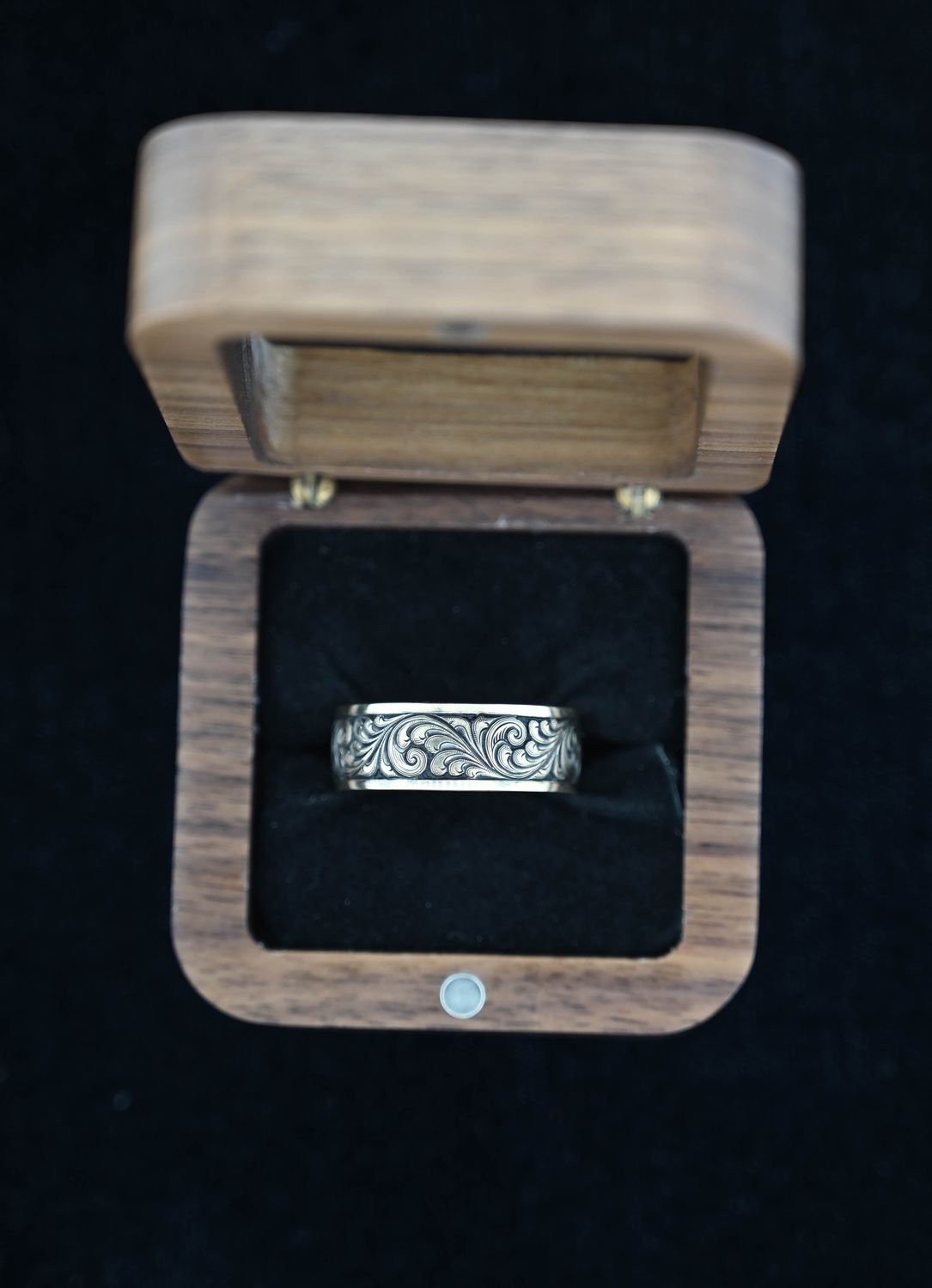 14k Gold Engraved Wedding Ring 8mm