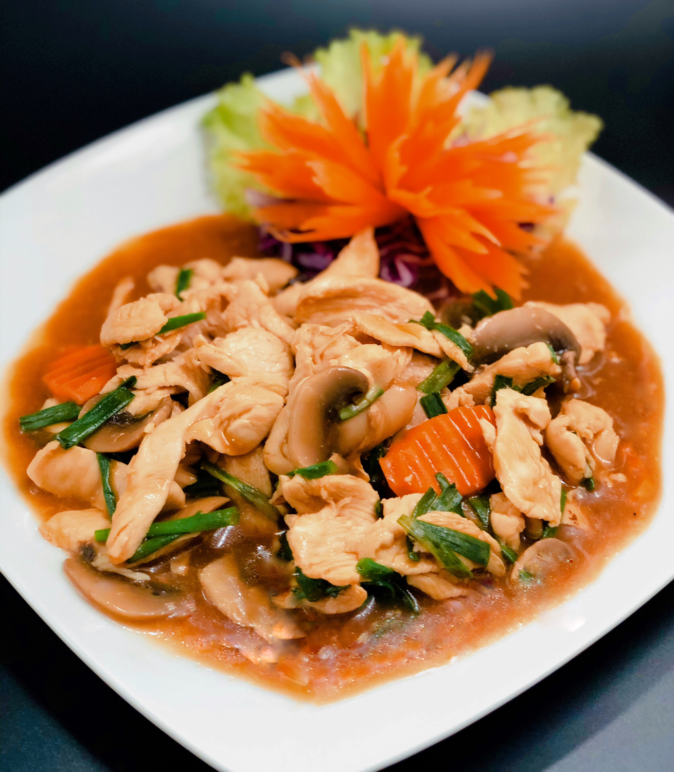 39. CHICKEN WITH OYSTER SAUCE & MUSHROOMS
