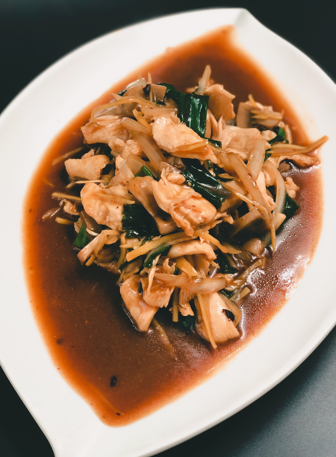 44. CHICKEN WITH GINGER, SPRING ONIONS & MUSHROOMS